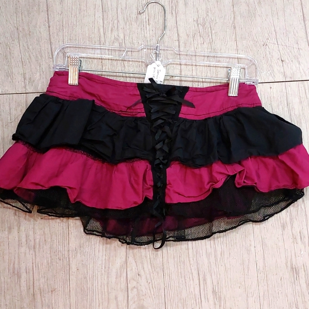 Serious mini skirt